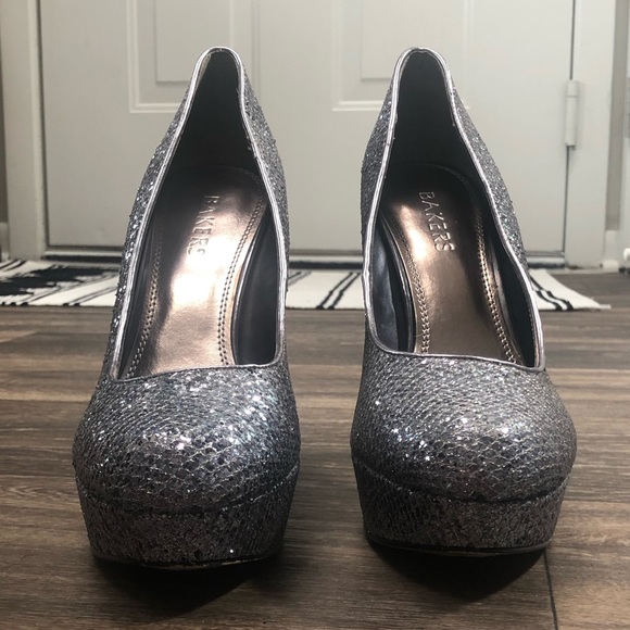 Bakers gray gunmetal silver heels - Picture 2 of 6